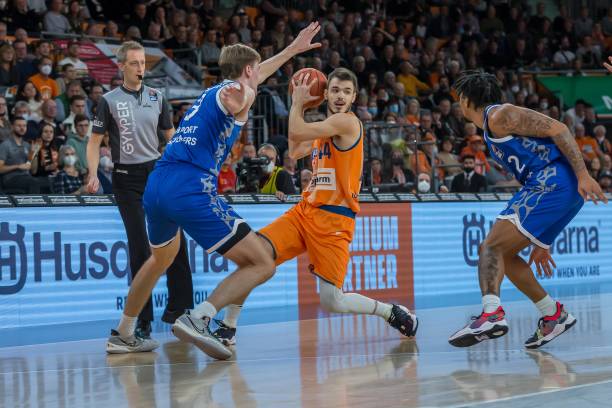 避免边路传 避免边路传