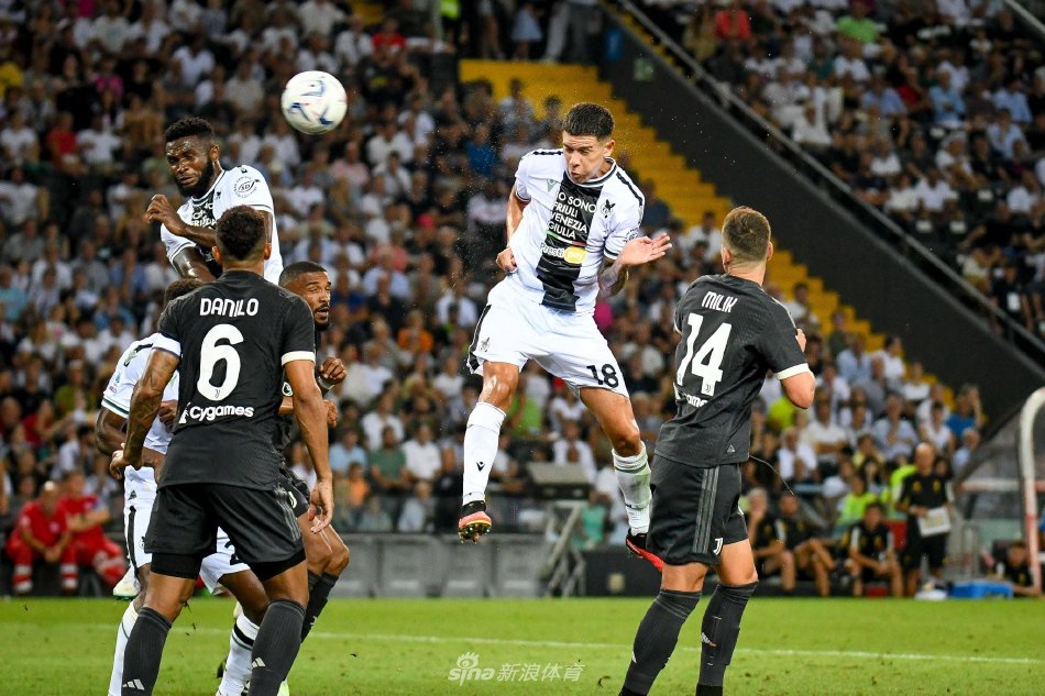 曼城通过中 曼城通过中